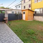 Cozy Apartment In Pula With Kitchen
