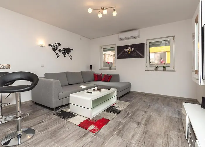 Cozy Apartment In Pula With Kitchen